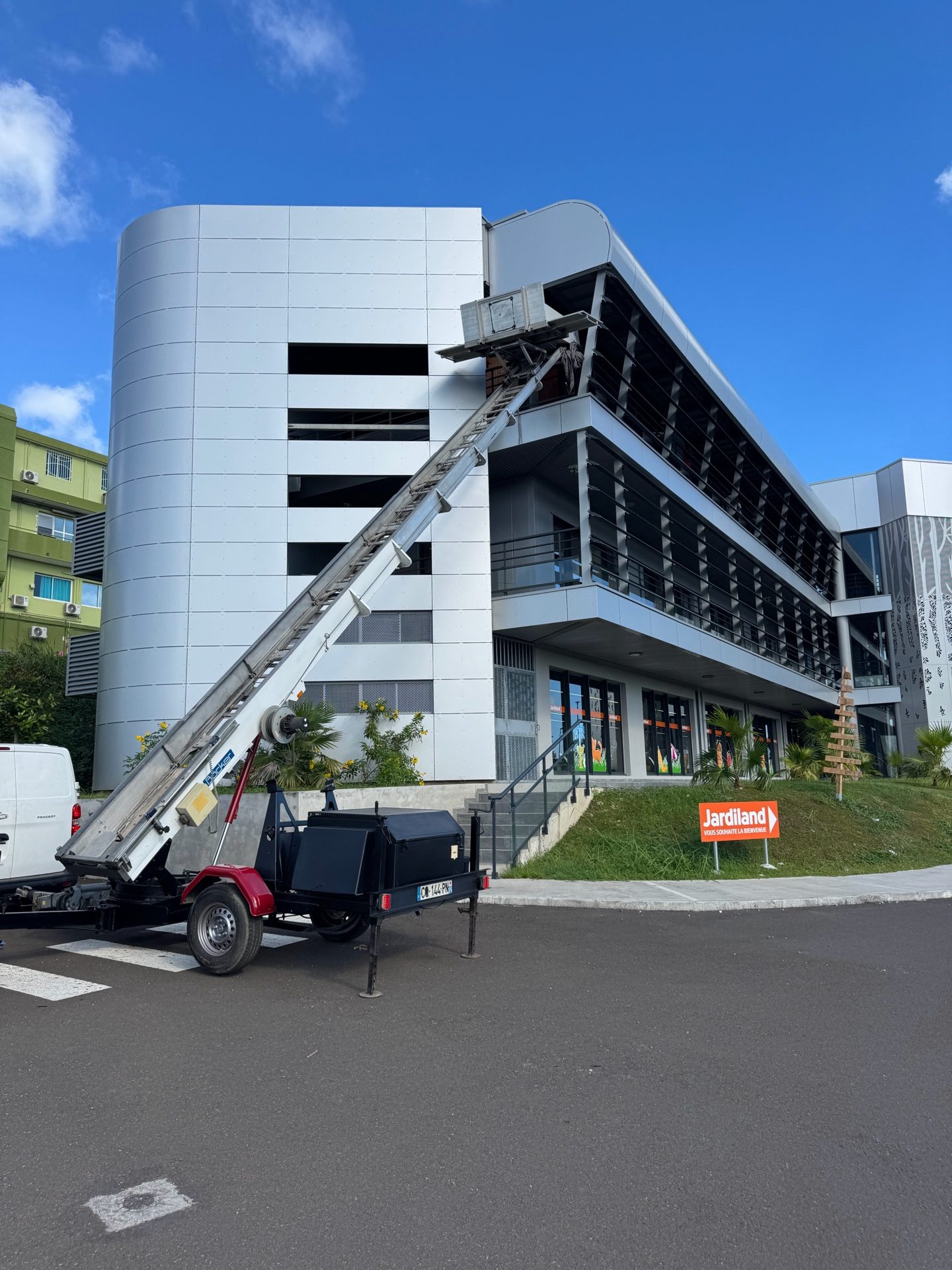 Trans'Pro monte-meuble bâtiment tertiaire Guadeloupe